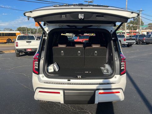 New 2026 Nissan Armada Platinum image 10