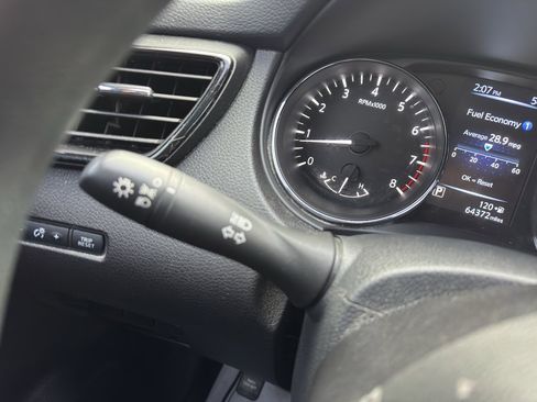 Used 2017 Nissan Rogue S image 27