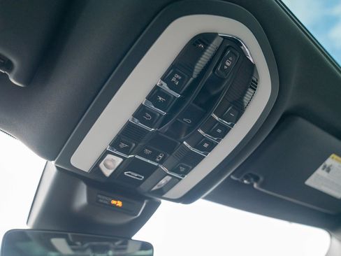 New 2026 Porsche Macan image 23