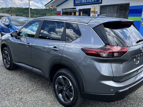 Used 2024 Nissan Rogue SV AWD/4WD image 15