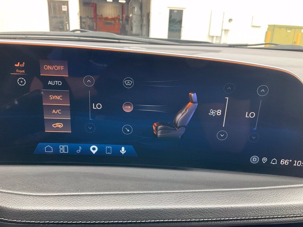 Used 2025 Cadillac XT4 Premium Luxury FWD image 25