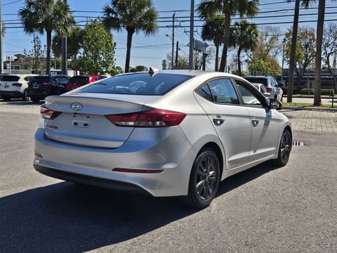 Used 2017 Hyundai Elantra SE image 7