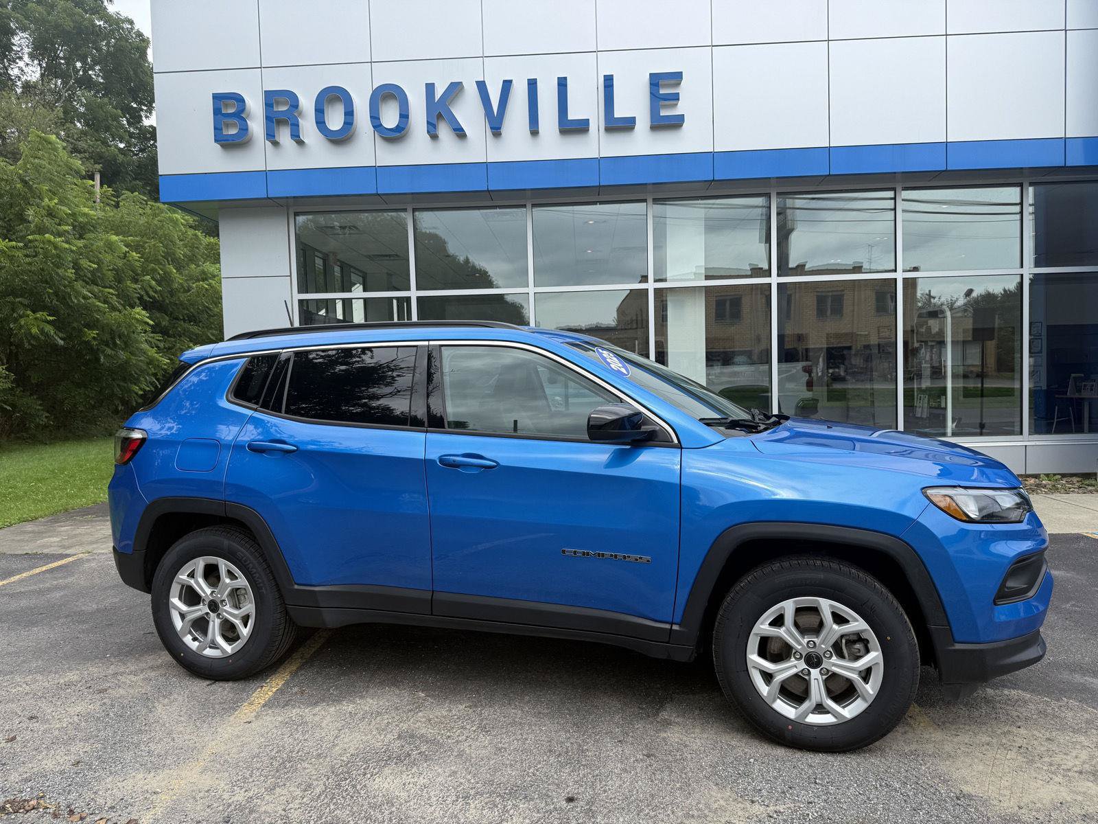 Used 2025 Jeep Compass Latitude AWD/4WD image 6