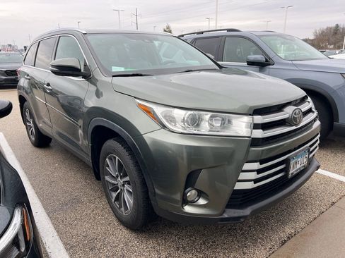 Used 2019 Toyota Highlander XLE w/ Protection Package #3 image 2