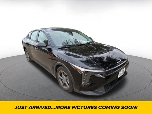 Used 2025 Kia K4 LXS image 1