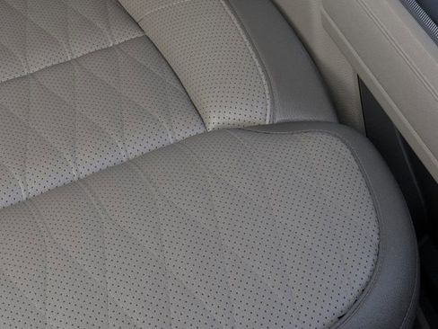 New 2025 Ford F250 Platinum w/ Platinum Plus Package image 16