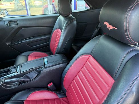 Used 2014 Ford Mustang Convertible RWD image 9