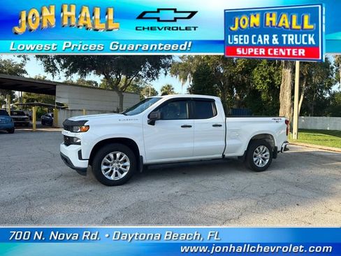 Used 2019 Chevrolet Silverado 1500 Custom w/ Custom Value Package AWD/4WD image 3