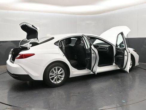 Used 2025 Toyota Camry LE FWD image 28