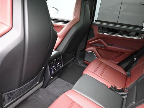 New 2025 Porsche Cayenne Turbo image 25