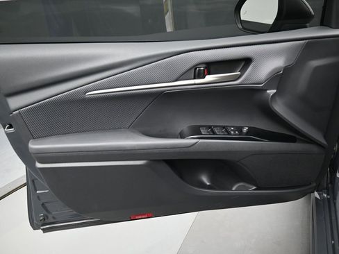 Certified 2025 Toyota Camry SE w/ Convenience Package image 11