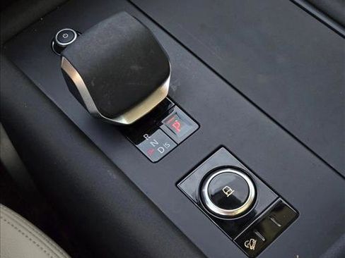 Used 2025 Land Rover Discovery S AWD/4WD image 16