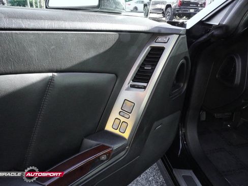 Used 2005 Cadillac XLR image 16