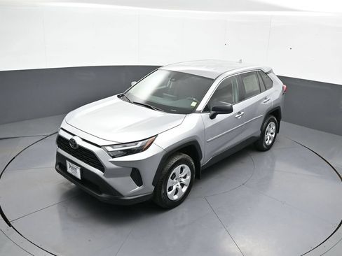 Used 2024 Toyota RAV4 LE AWD/4WD image 33