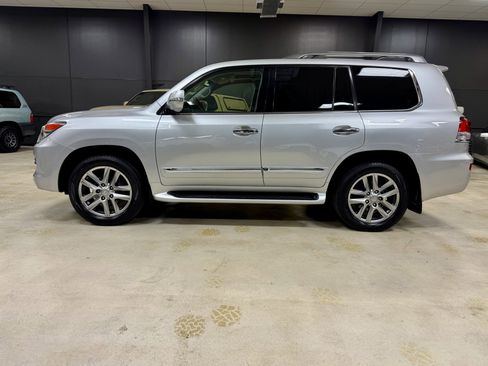Used 2013 Lexus LX 570 4WD image 3