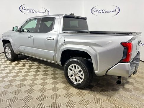 Certified 2025 Toyota Tacoma SR5 AWD/4WD image 4