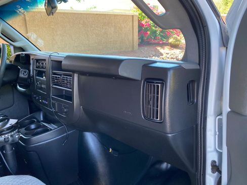 Used 2021 Chevrolet Express 2500 RWD image 40