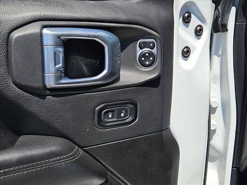 Used 2024 Jeep Wrangler Unlimited Sahara AWD/4WD image 11