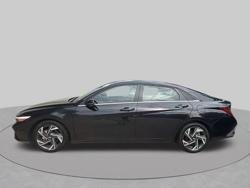 Used 2024 Hyundai Elantra Limited FWD image 2