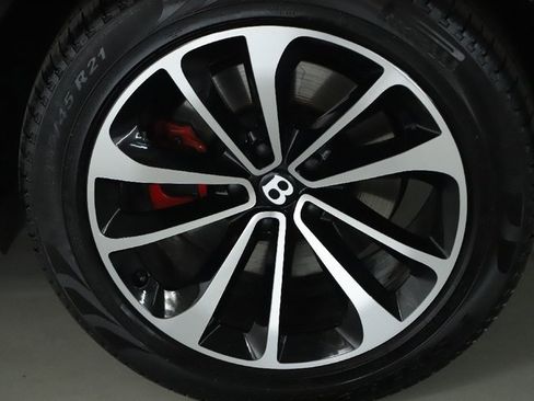 Used 2022 Bentley Bentayga image 38