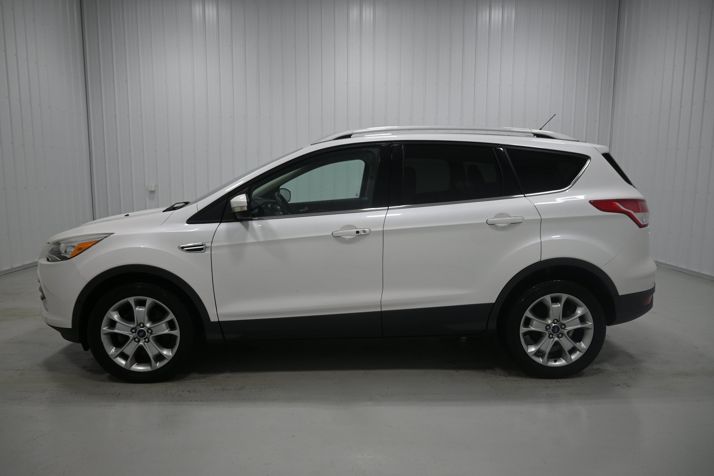 Used 2015 Ford Escape Titanium w/ Equipment Group 301A AWD/4WD image 26