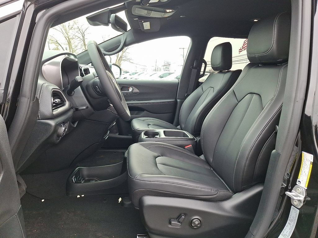 New 2026 Chrysler Pacifica Select FWD image 37