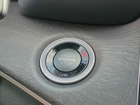 New 2025 Jeep Grand Cherokee Limited w/ Luxury Tech Group II image 16