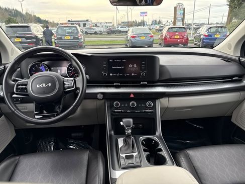 Certified 2024 Kia Carnival LX image 20