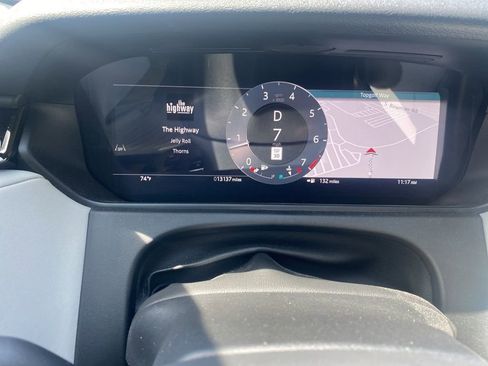 Used 2025 Land Rover Range Rover Velar Dynamic SE image 5