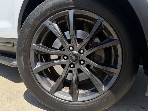 Used 2019 Ford Explorer XLT w/ Equipment Group 202A FWD image 9