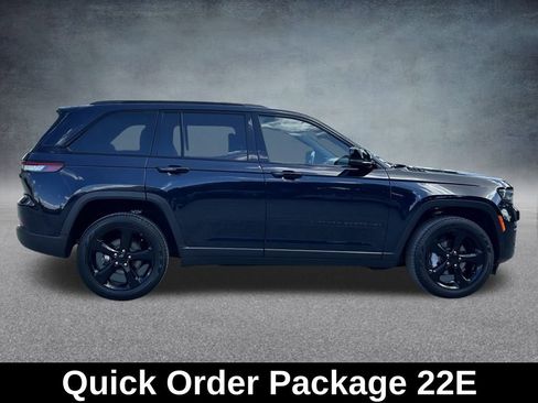 Certified 2024 Jeep Grand Cherokee Limited w/ Black Appearance Package image 6