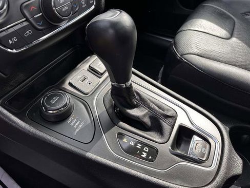 Used 2021 Jeep Cherokee High Altitude image 17