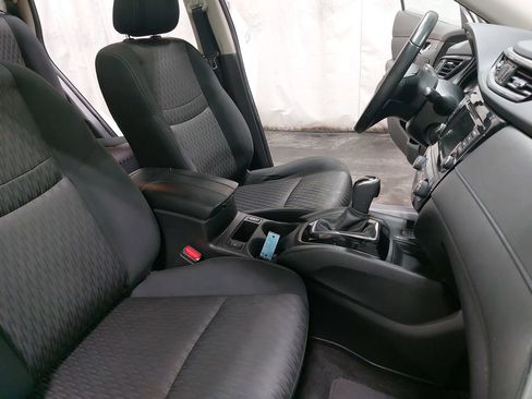 Used 2019 Nissan Rogue SV w/ Sun & Sound Touring Package image 10