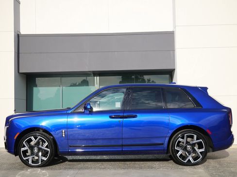 New 2026 Rolls-Royce Cullinan Black Badge image 3