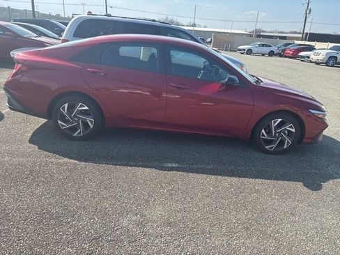 Used 2025 Hyundai Elantra Sport image 2