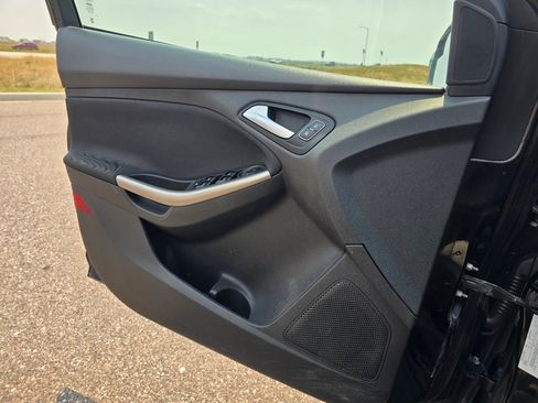 Used 2018 Ford Focus Titanium FWD image 16