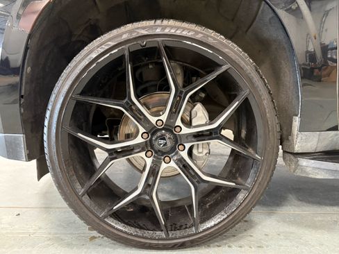 Used 2022 GMC Yukon SLT w/ SLT Luxury Package image 12