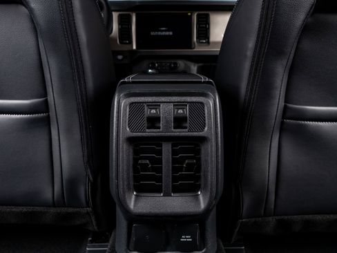 Used 2026 Ford Bronco Outer Banks image 32