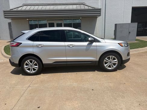 Used 2019 Ford Edge SEL w/ Equipment Group 201A FWD image 2