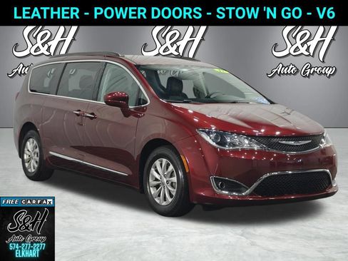 Used 2017 Chrysler Pacifica Touring-L FWD image 1