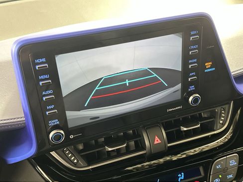 Used 2022 Toyota C-HR XLE image 17