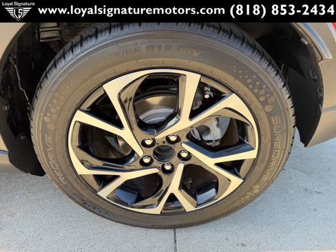 Used 2020 Toyota C-HR XLE FWD image 30