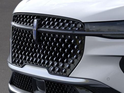New 2026 Lincoln Nautilus Premier AWD/4WD image 17