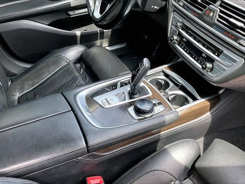 Used 2018 BMW 750i xDrive AWD/4WD image 30