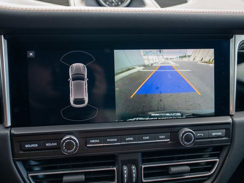 Used 2020 Porsche Macan S image 18