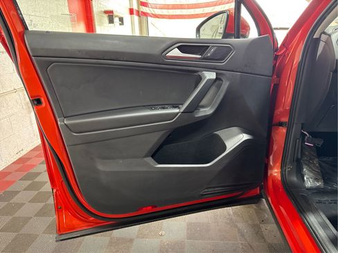 Used 2019 Volkswagen Tiguan SE w/ Panoramic Sunroof Package AWD/4WD image 17