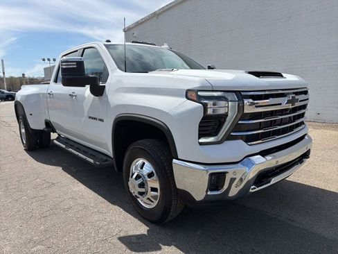 New 2026 Chevrolet Silverado 3500 LTZ w/ LTZ Convenience Package AWD/4WD image 8