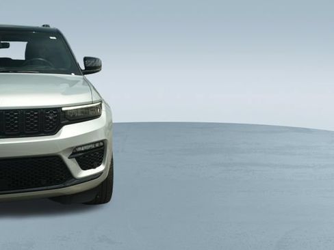 Used 2023 Jeep Grand Cherokee Summit AWD/4WD image 46