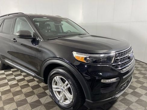 Used 2023 Ford Explorer XLT w/ Equipment Group 202A image 3