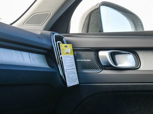 Certified 2025 Volvo XC40 B5 Ultra w/ Climate Package image 27